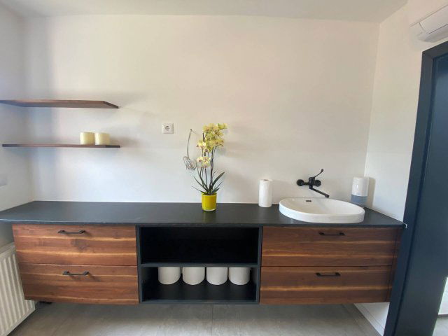 Kiadó családi ház, albérlet, Pécsett 900 E Ft / hó, 5+1 szobás