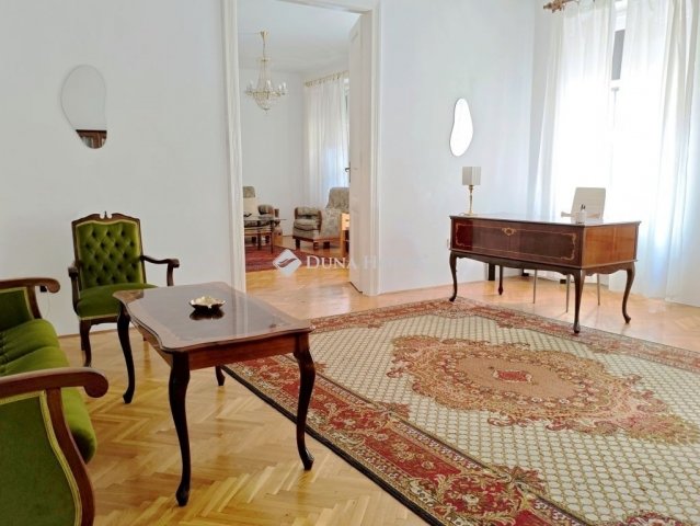 Eladó téglalakás, Pécsett 89.5 M Ft, 3 szobás
