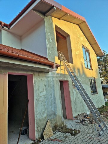 Eladó családi ház, Balatonalmádiban 160 M Ft
