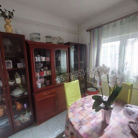 Eladó családi ház, Keszthelyen 63 M Ft, 5 szobás