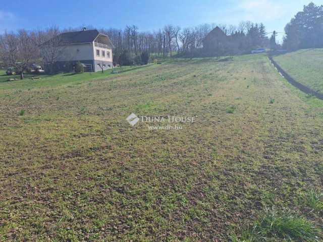 Eladó telek, Magyaralmáson 12 M Ft / költözzbe.hu