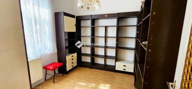 Eladó családi ház, Szombathelyen 69 M Ft, 7 szobás