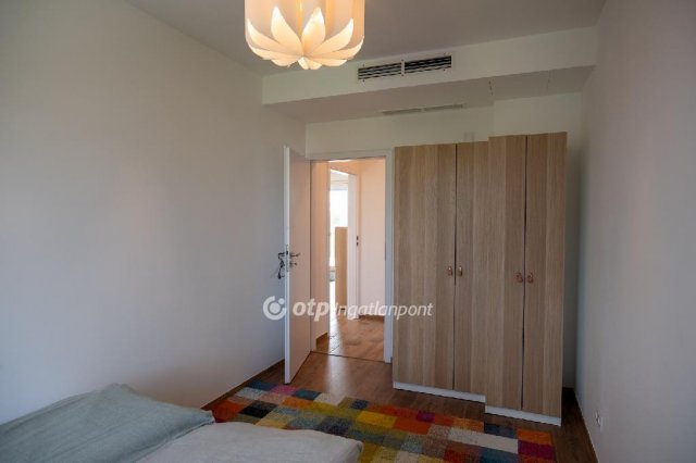 Eladó téglalakás, Balatonkenesén 139.9 M Ft, 3 szobás