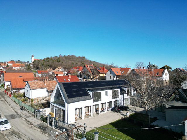 Eladó családi ház, Tihanyban, Csokonai utcában 590 M Ft