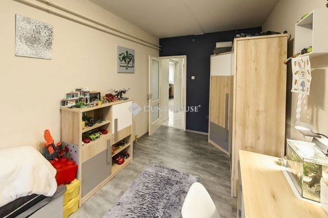 Eladó panellakás, Kecskeméten 58 M Ft, 3 szobás