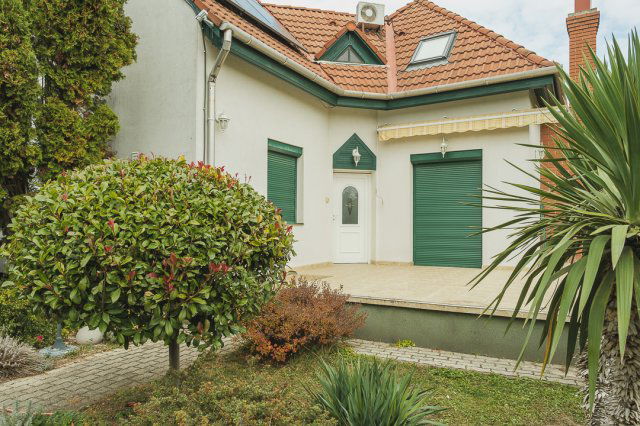 Eladó sorház, Székesfehérvárott, Bártfai utcában 115 M Ft