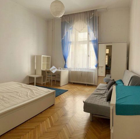 Eladó téglalakás, Budapesten, V. kerületben, Honvéd utcában
