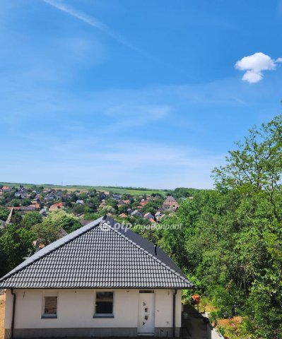 Eladó téglalakás, Pécelen 137.9 M Ft, 3+1 szobás