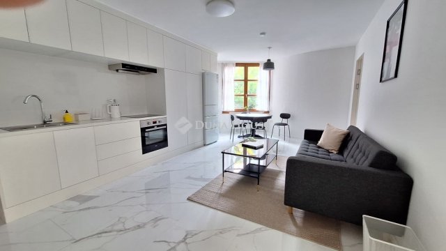 Eladó téglalakás, Budapesten, I. kerületben, Batthyány utcában