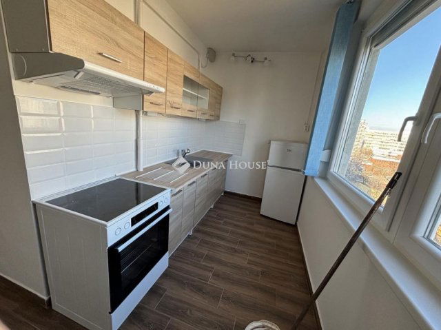Kiadó panellakás, albérlet, Kecskeméten 180 E Ft / hó, 3 szobás