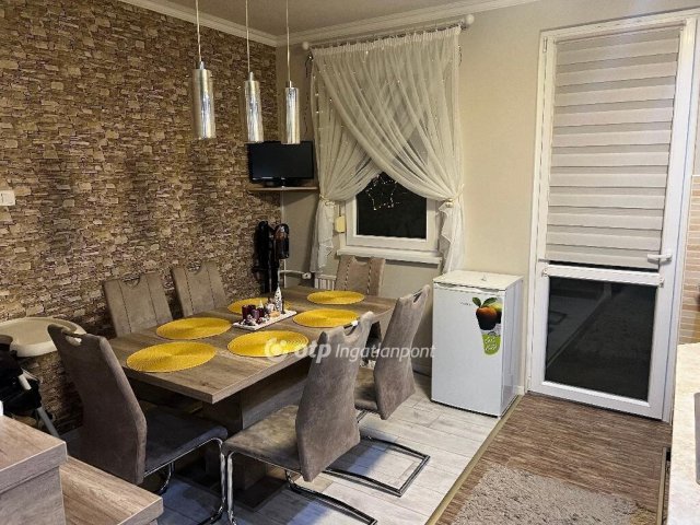 Eladó panellakás, Záhonyon 27.5 M Ft, 2 szobás