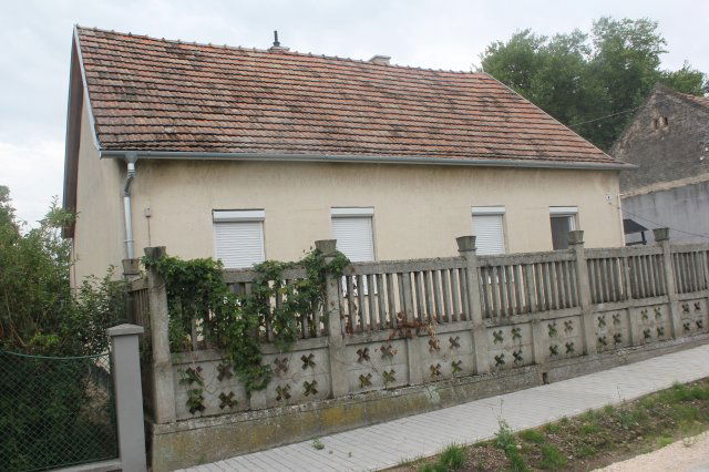 Eladó családi ház, Gönyűn 29.999 M Ft, 2+1 szobás