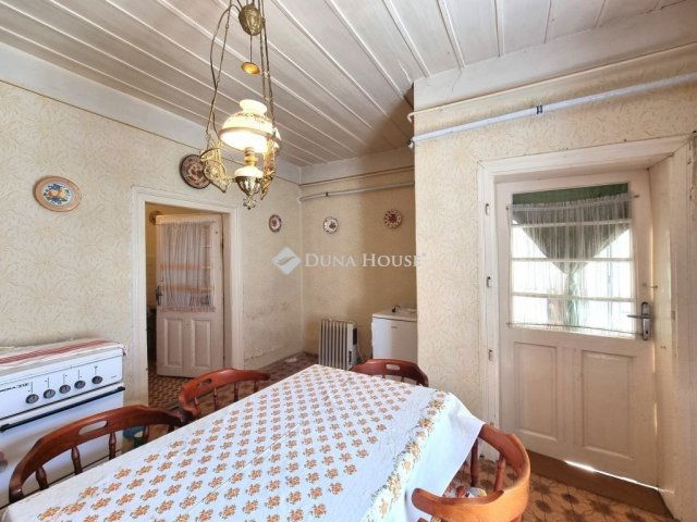 Eladó családi ház, Zsámbokon 38 M Ft, 3 szobás