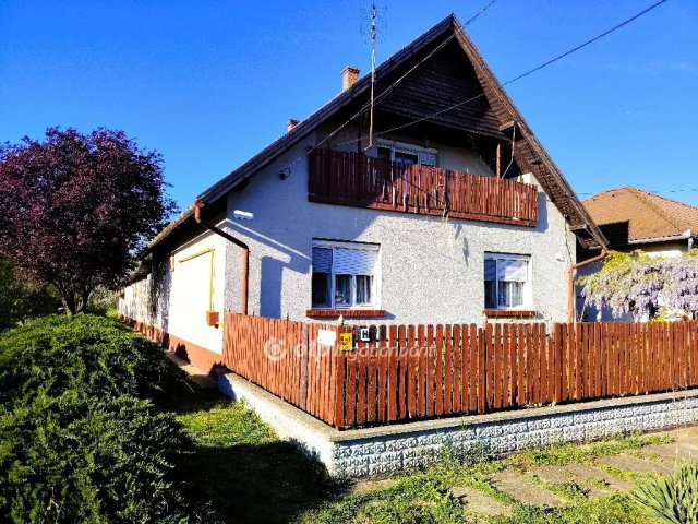 Eladó családi ház, Törökszentmiklóson 49.9 M Ft, 4 szobás