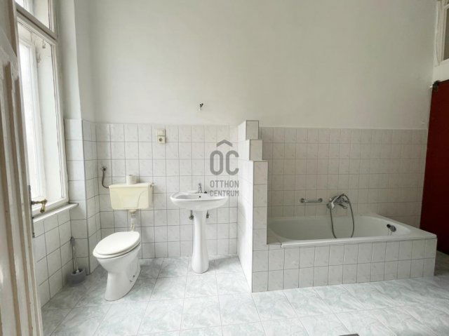 Eladó téglalakás, Budapesten, VI. kerületben 99 M Ft, 3 szobás