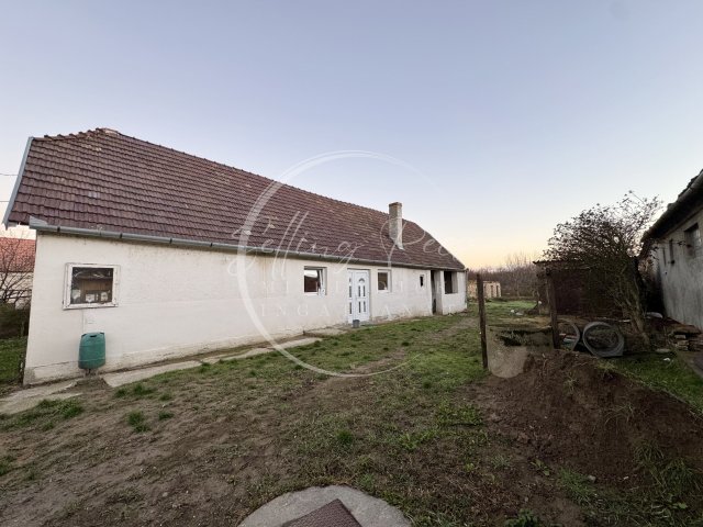 Eladó családi ház, Kacsótán 15.9 M Ft, 2 szobás
