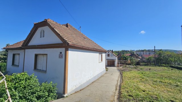 Kiadó családi ház, albérlet, Komlón 300 E Ft / hó, 4+1 szobás