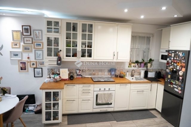 Eladó sorház, Vecsésen 133.9 M Ft, 5 szobás