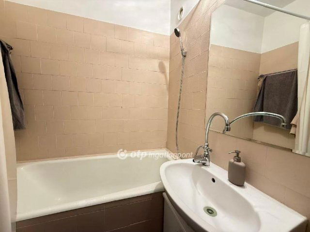 Eladó panellakás, Budapesten, III. kerületben 75 M Ft, 2 szobás