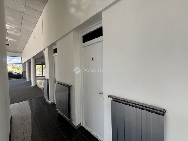 Eladó ipari ingatlan, Esztergomban 770 M Ft / költözzbe.hu