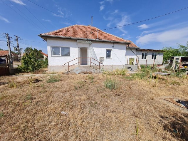 Eladó családi ház, Tápiószecsőn 69.9 M Ft, 4 szobás