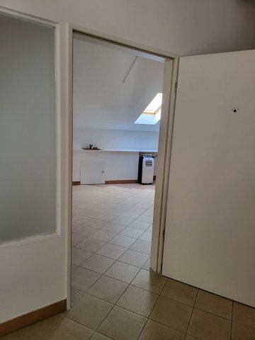 Eladó üzlethelyiség, Székesfehérvárott 0.11 M Ft, 1 szobás