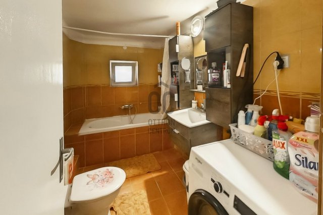 Eladó családi ház, Dunakeszin 157 M Ft, 8 szobás