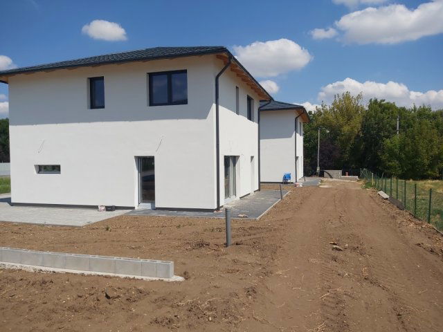 Eladó ikerház, Vecsésen 129.9 M Ft, 6 szobás