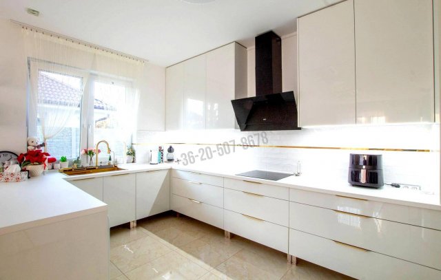 Eladó családi ház, Üllőn 133.9 M Ft, 5 szobás