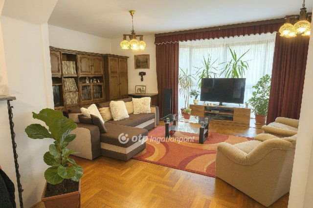 Eladó családi ház, Siófokon 150 M Ft, 5+4 szobás