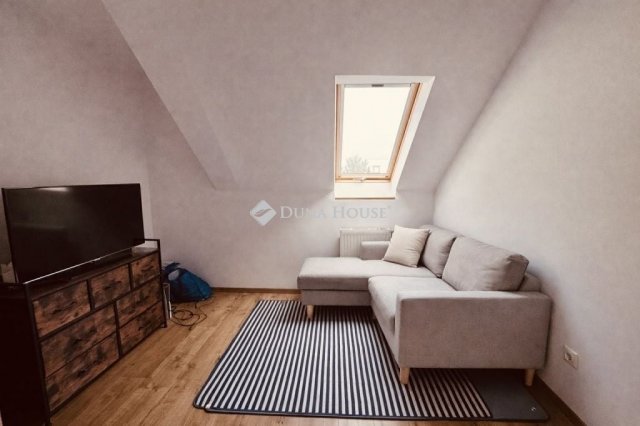 Eladó téglalakás, Pécsett 55 M Ft, 3 szobás