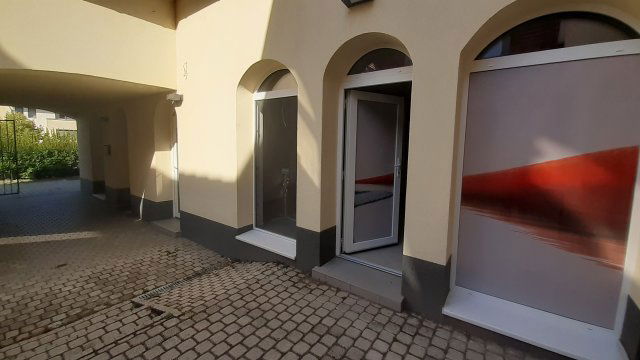 Kiadó iroda, Tatán 140 E Ft / hó / költözzbe.hu