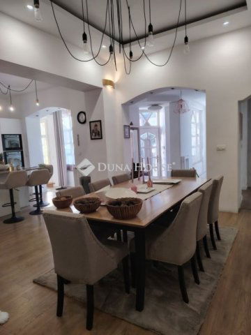 Eladó családi ház, Debrecenben 405 M Ft, 4 szobás