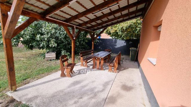 Eladó családi ház, Nádudvaron 33.9 M Ft, 1+1 szobás