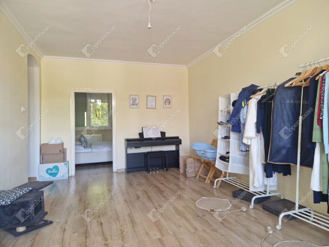 Eladó téglalakás, Komáromban 39.9 M Ft, 3 szobás