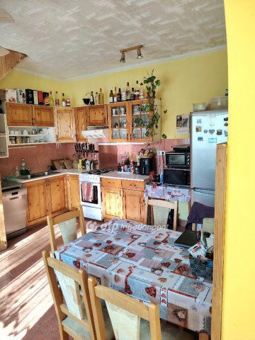 Eladó családi ház, Esztergomban 136 M Ft, 6 szobás