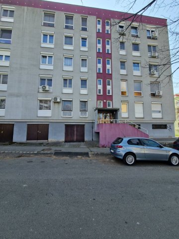 Eladó téglalakás, Pécsett 39.5 M Ft, 1+1 szobás