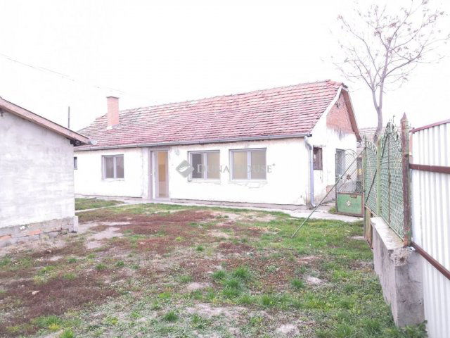 Eladó családi ház, Szabadszálláson 13.9 M Ft, 2 szobás