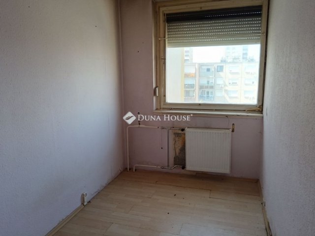 Eladó panellakás, Cegléden 39.9 M Ft, 3 szobás