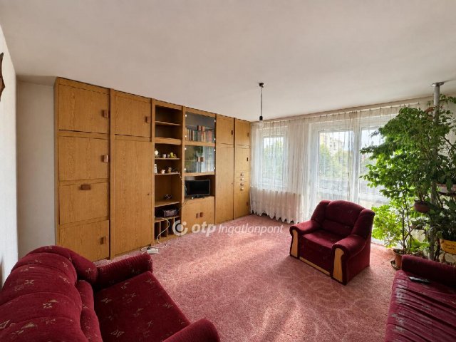 Eladó panellakás, Székesfehérvárott 69 M Ft, 3+1 szobás