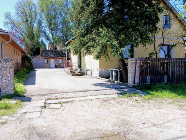 Eladó családi ház, Gödöllőn 54 M Ft, 8 szobás