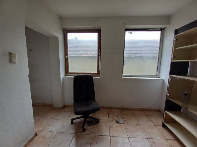 Eladó családi ház, Dencsházán 24.6 M Ft, 6 szobás