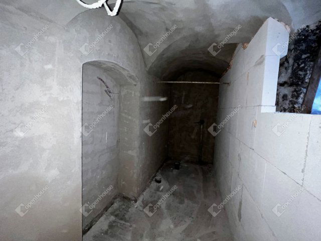 Eladó téglalakás, Sopronban 120 M Ft, 4 szobás
