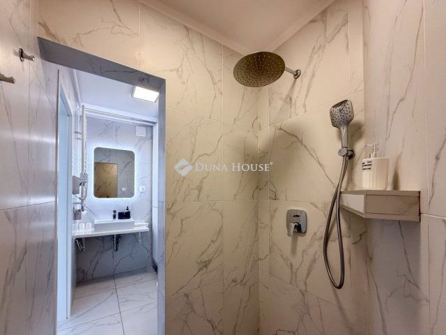 Eladó téglalakás, Pécsett 99.9 M Ft, 2 szobás