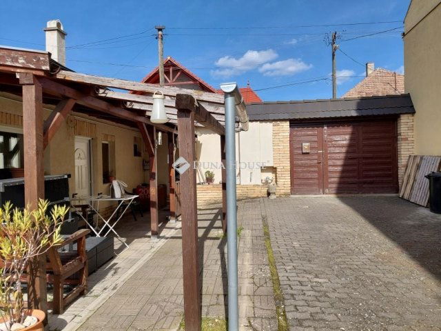 Eladó családi ház, Baján 45.9 M Ft, 3 szobás