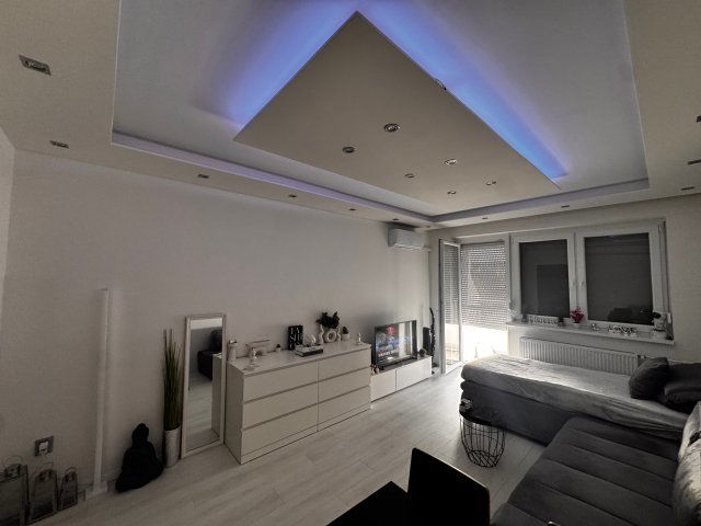 Eladó panellakás, Tatabányán 35.9 M Ft, 1 szobás