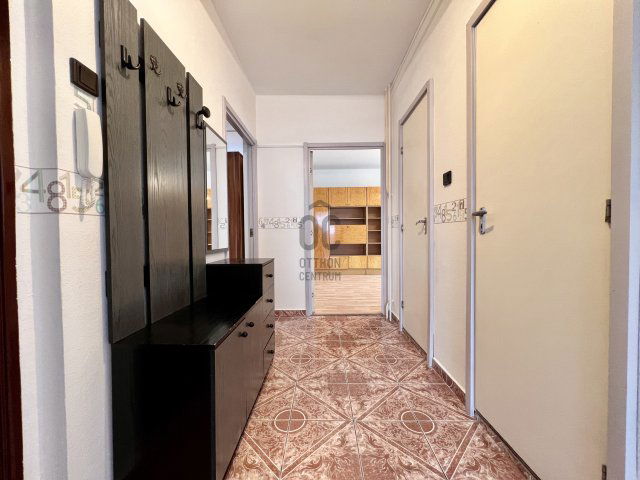 Kiadó panellakás, albérlet, Tatabányán 260 E Ft / hó, 4 szobás