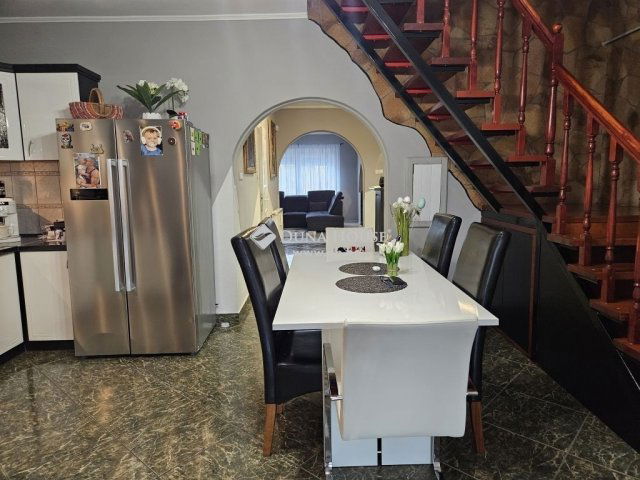 Eladó téglalakás, Mohácson 52.9 M Ft, 4 szobás