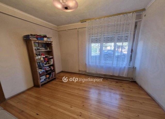 Eladó családi ház, Ercsiben 60.9 M Ft, 4 szobás