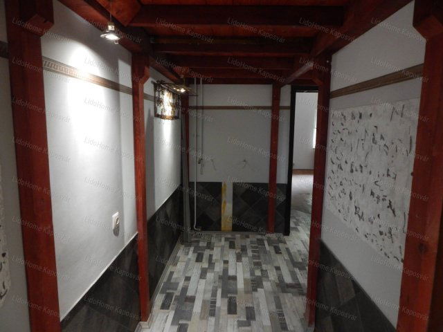Eladó téglalakás, Kaposváron 26.3 M Ft, 7 szobás